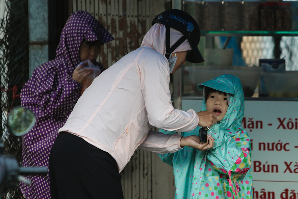 Nhịp sống người Sài Gòn đảo lộn vì trời lạnh